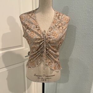 No Boundaries Ruched Paisley V-Neck Crop Top - Tan & Cream